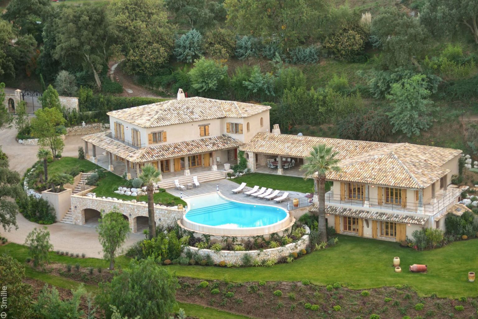 Provencal Estate for rent in Cannes