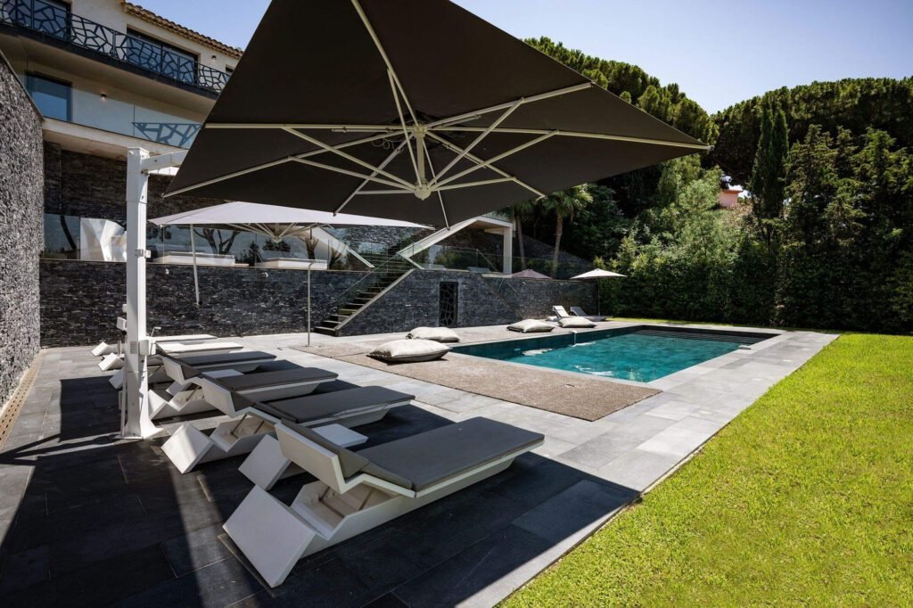 Villa Eola - pool terrace in Croix des Gardes
